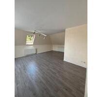 Kernsanierte, helle 3-Zimmer DG-Wohnung mit Balkon - Remscheid Reinshagen