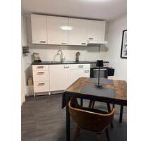 Modern möblierte 2 Zimmer Whg mit Balkon Küche in HX-Brenkhausen - Höxter