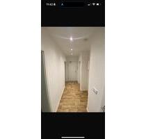 Helle 4-Zimmer Wohnung in Delitzsch mit Balkon (DHLPorscheBMW)