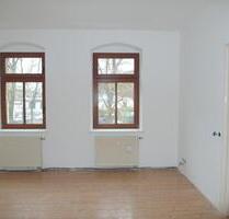 Ab November 2025: 2-Zimmer Wohnung im Erdgeschoss mit Balkon, Laminatboden & Bad mit Dusche - Freital