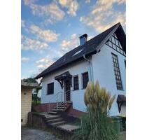 5-Zimmer Haushälfte mit Garten und zwei Garagen in Wächtersbach