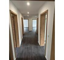 6 Zimmer Wohnung + Küche + Bad + WC + Balkon ab 01.05. - Schmidgaden