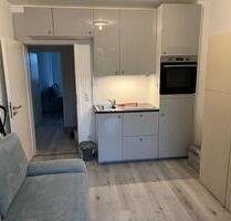 möbliertes Zimmer mit eigener Küche, 2 Mieter teilen sich ein Bad - Köln Innenstadt