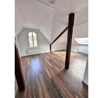zentrumsnahe 3,5 Zimmer Wohnung mit Einbauküche, Blick über Friedrichroda, Stellplatz, Gartenanteil und Keller