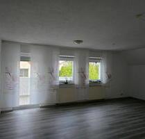 Schöne 4 Zimmer Wohnung im Zweifamilienhaus mit Balkon und Garage - Schwalmstadt