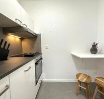 FRAUEN WG - Zimmer mit Balkon & Skyline Blick - Nähe Uni und Flughafen - Frankfurt am Main Niederrad