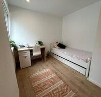 Schönes Zimmer in moderner Wohnung – nur für Frauen - Leimen