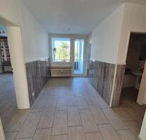 Renovierte 3 Zimmer Wohnung inkl. Balkon & Kellerabteil - ca 75qm Erdgeschoss - Mönchengladbach West