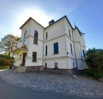 2-Zimmer Wohnung in Hochparterre in einer schönen Villa, mit großem Mietergarten, ab 01.05.2025! - Meerane