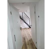 renovierte & großzügige 3,5 Zimmer Wohnung mit Balkon - Rohr