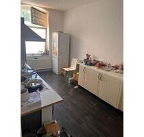 4-Zimmer Wohnung, Wohnküche, Duschbad, extra Toilette - Halle (Saale) Damaschkestraße