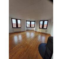 Lichtdurchflutete 4 Zimmer Altbauwohnung - Hildesheim