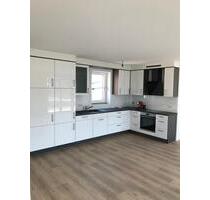 Helle moderne 4 Zimmer Wohnung mit Dachterrasse in zentraler Lage - Kaltenkirchen