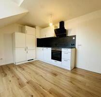 ZENTRAL UND HELL - 2,5-Zimmer Dachgeschosswohnung mit Einbauküche in Peiting