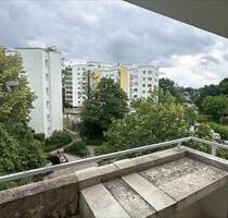 Perfekte Singlewohnung! 1,5 Zimmer mit Balkon (3. OG mit Aufzug) - Gauting