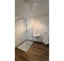 Helle, sanierte, zentral gelegene 2- Zimmer Wohnung am Markt - Groitzsch