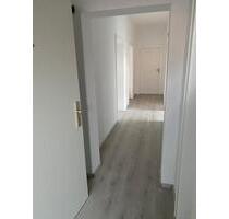 4-Zimmer Wohnung mit Balkon - 860,00 EUR Kaltmiete, ca.  102,00 m² in Neustadt am Rübenberge (PLZ: 31535)