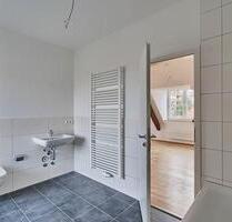 2er-WG geeignete 3 Zimmer-Dachgeschoß-Wohnung mit Einbauküche! 1 Grundmiete frei bei Anmietung bis zum 30.06.2025! - Nürnberg Falkenheim