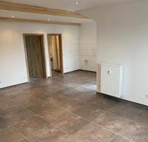 renovierte 2-Zimmer-DG mit Balkon, sofort bezugsfrei - Duisburg Hamborn