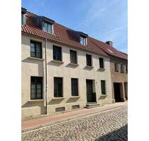 RENOVIERT | 2 Zimmer im EG | Fachwerk-Charme | Designboden | offene Küche - Wismar Altstadt