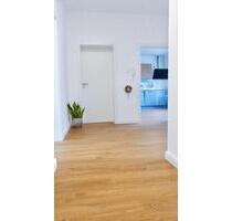 Schöne große 3 Zimmer Wohnung mit EBK, Balkon & Garten* - Neuhof