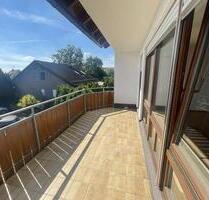 Schöne 3-Zimmer Wohnung mit Balkon neuer Küche und Stellplatz - Oedheim