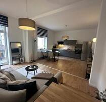 Exklusives Wohnen in Gründerzeitvilla - 3 Zimmer + Tageslichtbad mit Dusche + Laminat + Balkon - Magdeburg Alte Neustadt