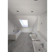 Helle 4-Zimmer Dachgeschoss Wohnung mit offener Wohnküche inkl. EBK! - Obernburg am Main