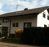 3 Zimmer DG-Wohnung, EBK, Balkon, Carport, Ortsrandlage - Niefern-Öschelbronn