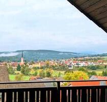 FRISCH RENOVIERT + TRAUMAUSSICHT: 4 Zimmer mit Süd-West-Balkon - Bad Bocklet