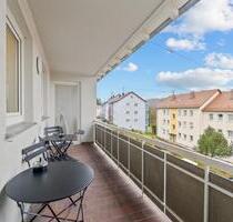 Neu sanierte 2 Zimmer Wohnung. Mit Einbauküche, Balkon, Parkplatz. WG geeignet. - Täferrot