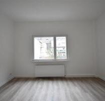 Modernes Wohnen am Marktplatz! Renoviert 2-Zi-Whg in DU-Beeck - Duisburg