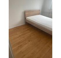 Möbliertes Zimmer zur Untermiete in 2-Zimmer-Wohnung - Halle (Saale) Halle-Neustadt