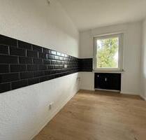 Sanierte 2-Zimmer Wohnung mit großem Balkon - sofort bezugsfrei - Mönchengladbach Süd