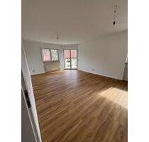 Renovierte 4 Zimmer Wohnung 120m2 mit Garten, 2 Balkone, Garage - Würzburg Lindleinsmühle