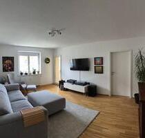 Schöne WG mit 3-Zimmer + Balkon - Gute Anbindung - Stuttgart Bad Cannstatt
