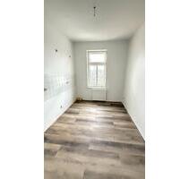 Schöne, gemütliche 4 Zimmer Wohnung im Dachgeschoss - Bad mit Fenster - Plauen Bahnhofsvorstadt