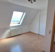 4 Zimmer DG Wohnung - 550,00 EUR Kaltmiete, ca.  75,00 m² in Essen (PLZ: 45307) Stadtbezirk VII