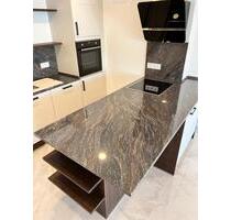 2,5 Zimmer Luxus-Wohnung mit Balkon und Garage ab 1.01 bezugsfrei - Aldingen