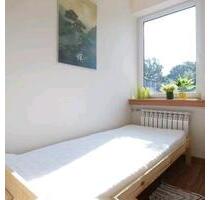 1 mini zimmer 400€warm internet strom drinne bitte nur frau - Berlin Mitte