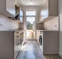 Schicke 2 Zimmer Wohnung, alles neu, mit EBK, Balkon und möbliert - Frankfurt am Main West