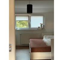 2 schöne Zimmer im 4-Zimmer Wohnung mit Garten und Garage - Berlin Reinickendorf