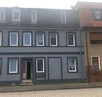 2 Zimmer Wohnung total saniert - 300,00 EUR Kaltmiete, ca.  45,00 m² in Güsten (PLZ: 39439)