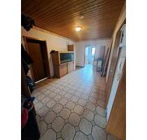 4 Zimmer Wohnung zu vermieten - 850,00 EUR Kaltmiete, ca.  120,00 m² in Ebensfeld (PLZ: 96250)