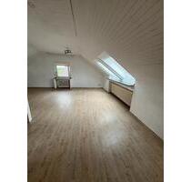 2 Zimmer Dachgeschosswohnung in ruhiger Lage - Solingen Höhscheid