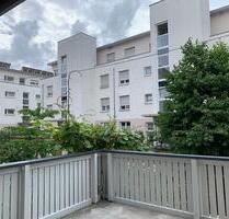 Helle 3,5-Zi-Wohnung (WG-geeignet) mit großem Balkon & Stellpaltz - Esslingen am Neckar