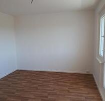 sanierte 4 Zimmer über den Wolken, ab Mitte November 2025 - Halle (Saale) Dölau