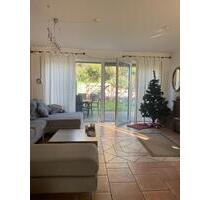 Zimmer 13 m² für eine Dame im Haus mit Garten, Wohnfläche: 128 m² - Mönchengladbach Süd