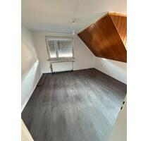 3 Zimmer Dachgeschosswohnung mit Veranda, Balkon und Bühne - Stuttgart Neuwirtshaus