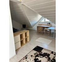Dachgeschoss-Zimmer mit Bad - 350,00 EUR Kaltmiete, in Weiden in der Oberpfalz (PLZ: 92637)